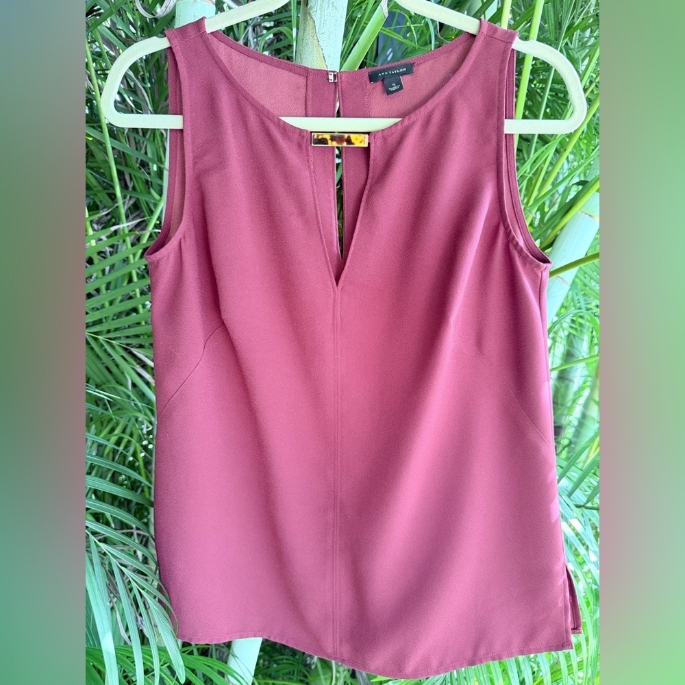 Ann Taylor Burgundy/Rust Sleeveless Blouse Top with Keyhole Neckline